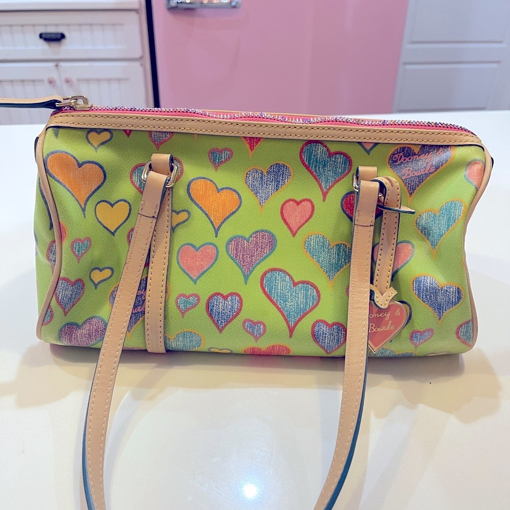 Dooney and Bourke hearts handbag!💕